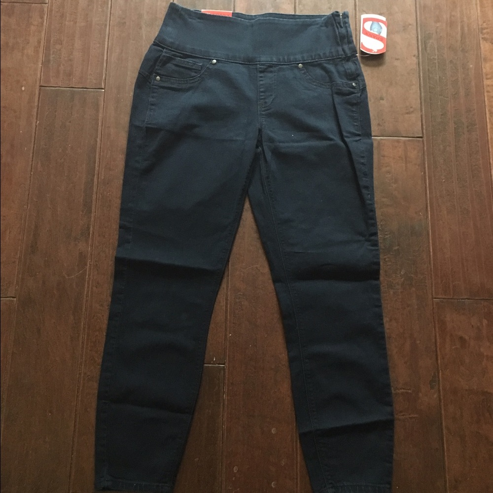 Spanx **BRAND NEW, WITH TAGS** Cropped Jeans